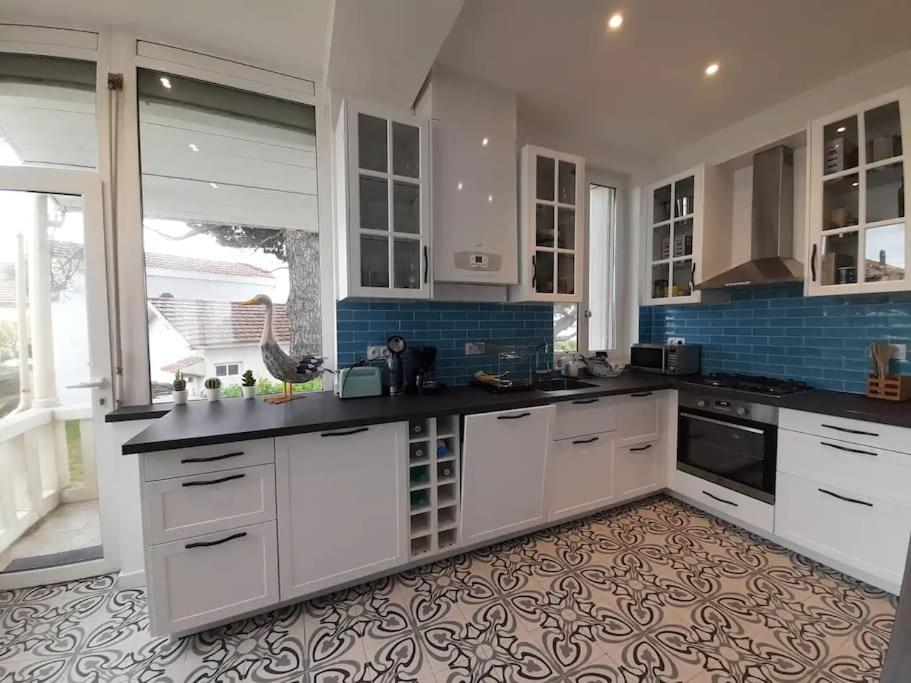 Royan - Villa La Cigale - 7 Chambres / 16 Couchages ภายนอก รูปภาพ